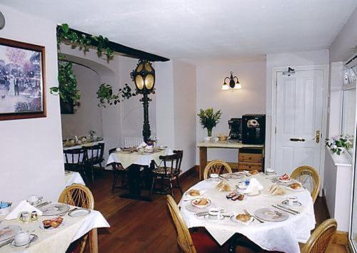 Nonsuch Park Hotel Эпсом Экстерьер фото